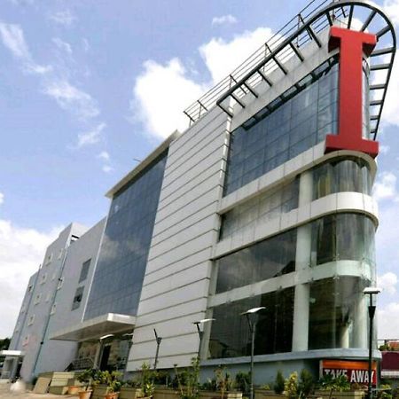 Capital O Surabhi Elite Near Miraj Cinemas - Shalini Shivani Sururnagar Exterior foto