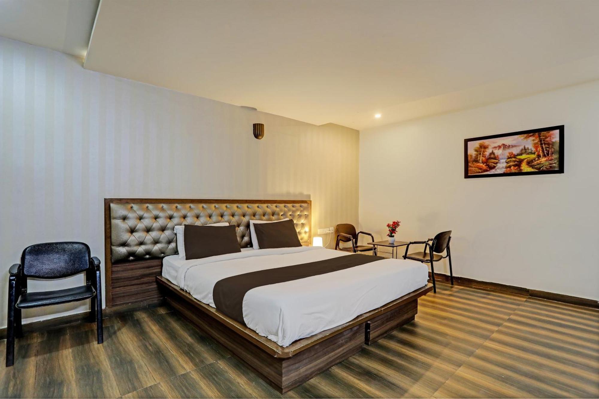 Capital O Surabhi Elite Near Miraj Cinemas - Shalini Shivani Sururnagar Exterior foto
