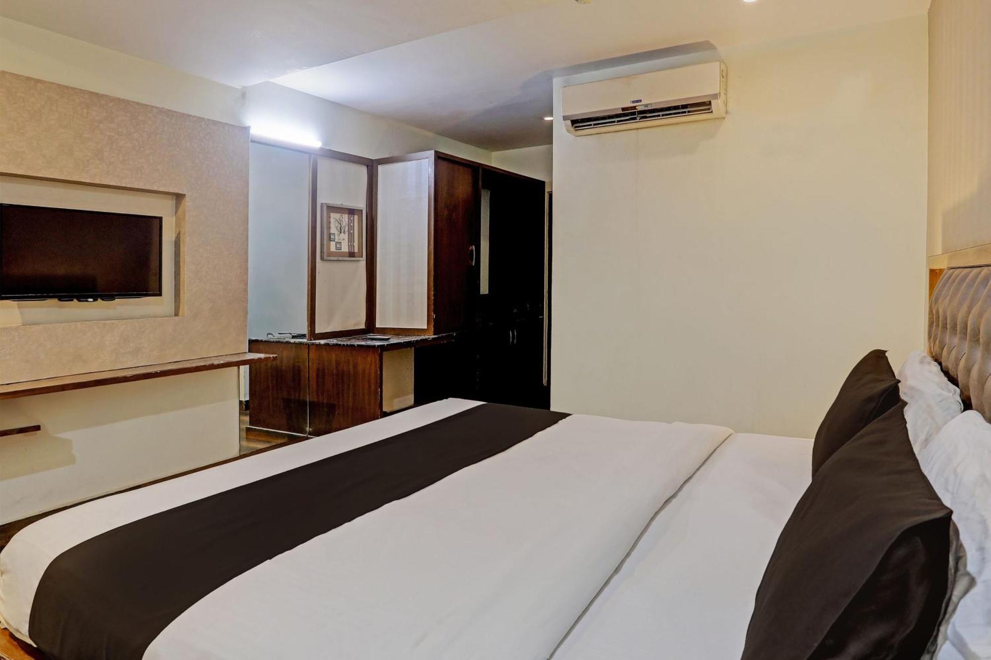 Capital O Surabhi Elite Near Miraj Cinemas - Shalini Shivani Sururnagar Exterior foto