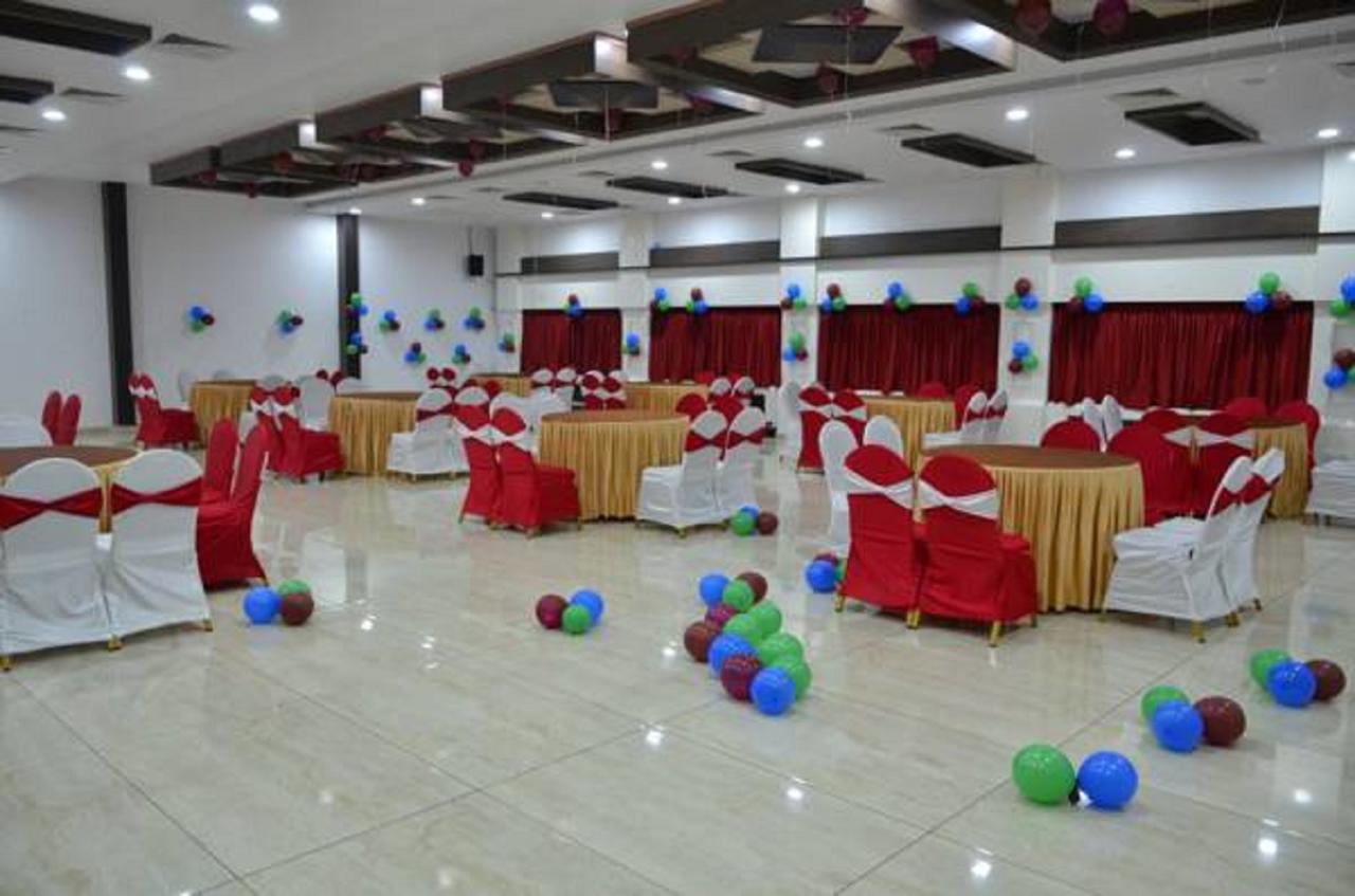 Capital O Surabhi Elite Near Miraj Cinemas - Shalini Shivani Sururnagar Exterior foto