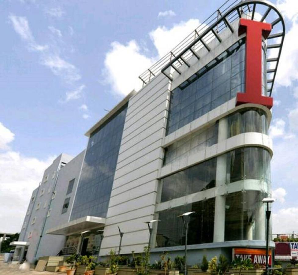 Capital O Surabhi Elite Near Miraj Cinemas - Shalini Shivani Sururnagar Exterior foto